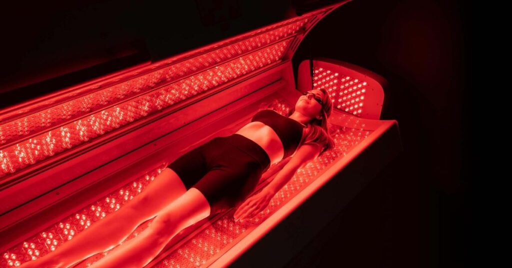 Boljša prekrvavitev.Naravna podpora telesu na celični ravni v studiu Lina-Vita.Terapija z rdečo svetlobo za naravno spodbujanje kolagena in pomlajevanje kože.