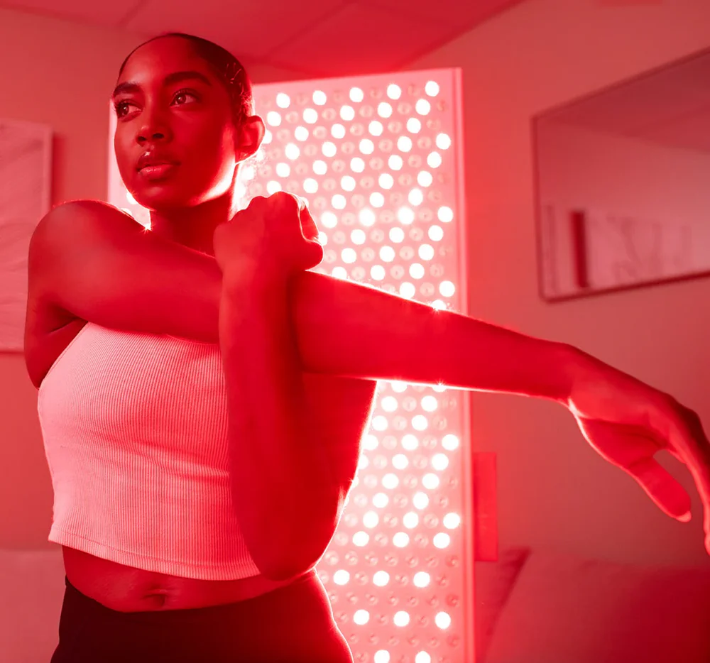 Regeneracija mišic po treningu z rdečo svetlobo.Lajšanje kroničnih bolečin v hrbtenici in sklepih.Naravno protivnetno delovanje svetlobne terapije.Pospešeno celjenje športnih poškodb.